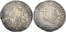 VENEZIA
Silvestro Valier doge CIX, 1694-1700.
Osella anno IV, 1697.
Dr. S M V SILVES VALERIO D. San Marco in trono, porge con la d. il vessillo sor...