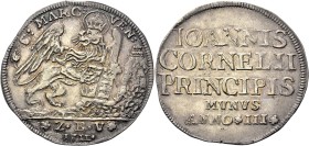VENEZIA
Giovanni II Corner Doge CXI, 1709-1722.
Osella a. III, 1711.
Dr. S MARC VEN. Leone di S. Marco, nimbato e coronato, regge, con le zampe ant...