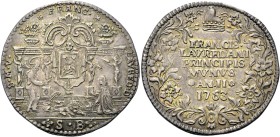 VENEZIA
Francesco Loredan Doge CXVI, 1752-1762.
Osella a. II, 1753.
Dr. S M V - FRANC - LAVRED D. S. Marco, stante a s., davanti ad un colonnato ri...