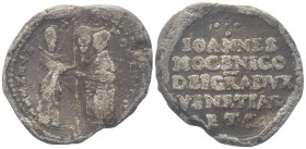 VENEZIA
Giovanni Mocenigo Doge LXXII, 1478-1485. 
Bolla plumbea.
Dr. S•M•VENETI (lungo l’asta) DVX - IO•MOCENIGO. San Marco, stante verso s., tiene...
