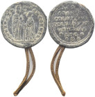 VENEZIA
Giovanni I Corner Doge XCVI, 1625-1629.
Bolla plumbea con cordone.
Dr. S•M•VENETVS (lungo l’asta) DVX - IOAN•CORNEL. San Marco, stante vers...