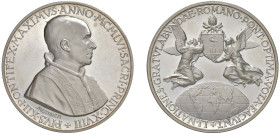PIO XII (1939-1958) - Omaggio del mondo al pontificato, anno XVIII
Argento
Diam. 44 mm - Peso 36,23 gr.
Cusumano-Modesti 251
q.FDC/FS