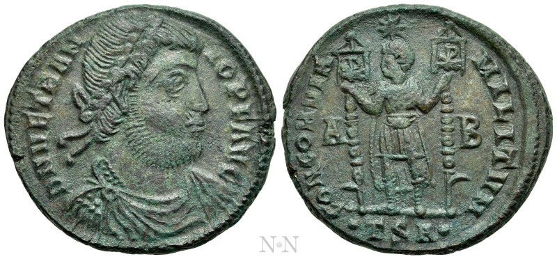 VETRANIO (350). Ae. Thessalonica. 

Obv: D N VETRANIO P F AVG. 
Laureate, dra...