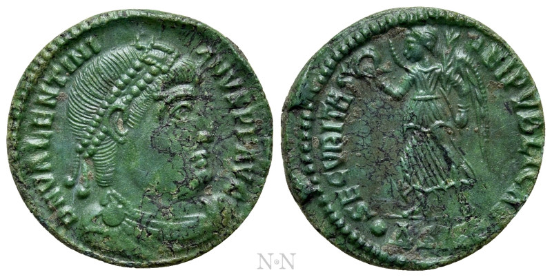 VALENTINIAN I (364-375). Ae. Siscia. 

Obv: D N VALENTINIANVS P F AVG. 
Diade...