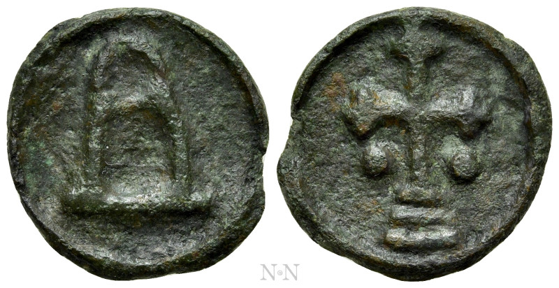 BASIL I THE MACEDONIAN (867-886). Ae. Cherson. 

Obv: Large B set upon base.
...