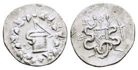 IONIA. Ephesos. C. Atinius.(122-121 BC).Cistophor.

Obv : Basket (cista mystica) from which snake coils; around, ivy wreath with fruits.

Rev : EΦE / ...
