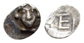 IONIA. Kolophon.(450-410 BC).Tetartemorion.

Obv : Head of Apollo facing.

Rev : TE.
Monogram within incuse square.
SNG Copenhagen 133.

Condition : G...