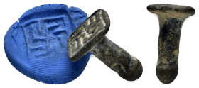 ANCIENT ROMAN BRONZE STAMP SEAL.(1st-2nd century).Ae.

Condition : Good very fine.

Weight : 8.74 gr
Diameter : 23 mm