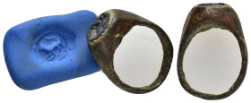 ANCIENT ROMAN BRONZE RING.(3rd–4th centuries).Ae.

Condition : Good very fine.

Weight : 6.72 gr
Diameter : 21 mm