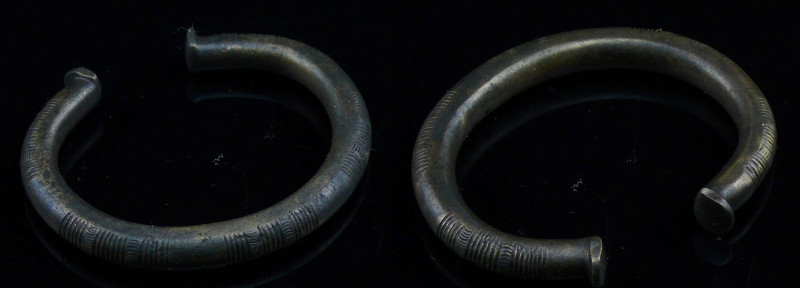 Age du bronze - Bracelet - 3000 / 1000 av. J.-C.
Bracelet en bronze ciselé de g...