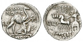 Aemilia. Denario. 58 a.C. Roma. (Ffc-124). (Craw-422/16). Rev.: Júpiter en cuadriga a izquierda, escorpión bajo los caballos, encima PHVPSAEVS AED CVR...
