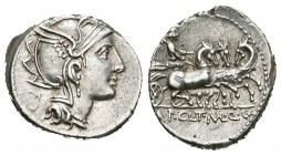 Claudia. Denario. 110-109 a.C. Roma. (Ffc-564). (Craw-299/1). (Cal-423). Anv.: Cabeza de Roma a derecha, detrás objeto triangular. Rev.: Victoria en t...