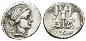 Julio César. Denario. 54-51 a.C. Galia. (Ffc-11). (Craw-468/1). Anv.: Cabeza diademada de Venus a derecha, detrás Cupido. Rev.: Trofeo de armas galas ...