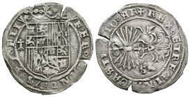 Fernando e Isabel (1474-1504). 1 real. Sevilla. (Cal-374). Ag. 3,18 g. Armiño a izquierda del escudo. Grietas. MBC+. Est...120,00.