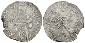 Felipe II (1556-1598). 1/2 escudo de los Estados. 1577. Bruselas. B. (Vanhoudt-375.BS). (Delm-120). Ag. 12,33 g. COspel ligeramente faltado. Rara. MBC...