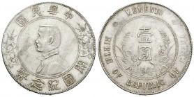 China. Sun Yat-sen. Dollar. 1927. (Km-Y318a.1). Ag. 26,76 g. Memento. Brillo original. EBC+. Est...180,00.