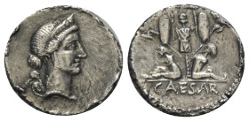 C. Iulius Caesar.

 Denar (Silber). 46 - 45 v. Chr. Feldmünzstätte in Spanien.
Vs: Kopf der Venus mit Diadem und Halskette rechts, dahinter Cupido....