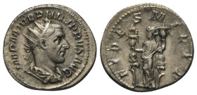 Philippus I. Arabs (244 - 249 n. Chr.).

 Antoninian (Silber). 244 - 245 n. Chr. Rom.
Vs: IMP M IVL PHILIPPVS AVG. Büste mit Strahlenkrone, Paludam...