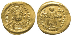 Iustinus I. (518 - 527 n. Chr.).

 Solidus (Gold). 522 - 527 n. Chr. Constantinopolis.
Vs: D N IVSTINVS P P AVG. Büste mit Helm, Perldiadem, Panzer...
