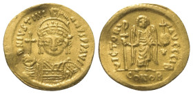Iustinianus I. (527 - 565 n. Chr.).

 Solidus (Gold). 542 - 565 n. Chr. Constantinopolis.
Vs: D N IVSTINI - ANVS P P AVG. Büste mit Helm, Perldiade...