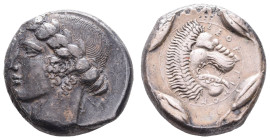 Antike Griechen
Sizilien Leontinoi, Tetradrachme (17,08g), um 440 - 430 v. Chr. Av: Belorbeerter Apollokopf nach links. Rev: Löwenkopf nach links, um...