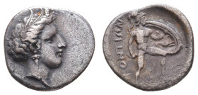 Antike Griechen
Lokris Locri Opuntii, Triobol (2,52g), ca. 300 v. Chr. Av: Kopf der Demeter nach rechts. Rev: Schreitender Ajax mit Schild und Schwer...