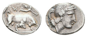 Antike Griechen
Lukanien Thourioi, Triobol (1,12g), ca. 300-280 v. Chr. Av: Athenakopf mit attischem Helm nach rechts. Rev: Stier stöst nach rechts, ...