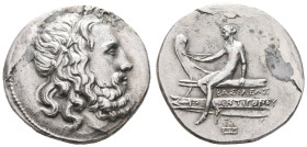 Antike Griechen
Makedonien Tetradrachme (16,84g), 227-225 v. Chr., Antigonos III. Doson. Av: Kopf des Poseidon nach rechts. Rev: Sitzender Apollon mi...