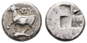 Antike Griechen
Thrakien Byzantion, Drachme (5,36g), ca. 340-320. v. Chr.. Av: Bulle über Delphin nach links. Rev: Quadrum incusum.
