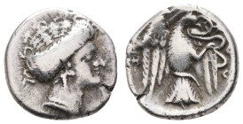 Antike Griechen
Euboia Chalkis, Drachme (3,52g), 338-308 v. Chr. Av: Kopf der Nymphe Chalkis nach rechts. Rev: Fliegender Adler mit Schlange in den F...