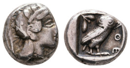 Antike Griechen
Attika Athen, Drachme (4,22g), ca. 454-404 v. Chr. Av: Athenakopf mit attischem Helm nach rechts. Rev: Eule nach rechts, dahinter Ölz...