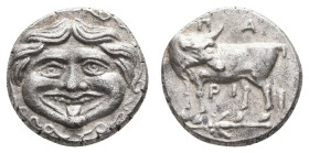 Antike Griechen
Mysia Parion, Hemidrachme (2,28g), 4. v. Chr. Av: Stier nach links, zwischen den Läufen eine Biene. Rev: Gorgoneion. SNG Paris 1360/1...