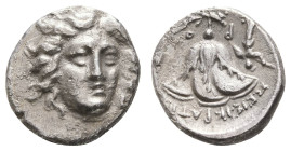Antike Griechen
Karien Drachme (2,58g) ca. 205-188 v. Chr. Av: Helioskopf mit Strahlenkrone von vorn. Rev: Rosenblüte mit Trieb, daneben Athena mit S...