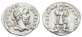 Antike Römer
Münzen Römische Kaiserzeit Septimius Severus, 193-211, Denar (3,26g), Rom. Av: Kopf nach rechts, darum Umschrift. Rev: Tropaeum, an der ...