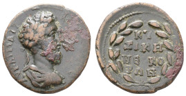 Antike Römer
Münzen der Römischen Provinzen Mysien, Kyzikos, Æ (11,79g), Commodus, 184-190. Av: Büste nach rechts, darum Umschrift. Rev: Kranz, darin...