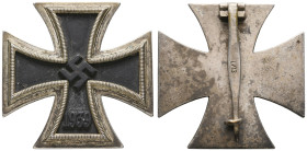Allg. militärische Auszeichnungen 2. Weltkrieg
 Eisernes Kreuz 1939 1. Klasse, magnetisch, flach, auf Nadel Hersteller "L/13" für die Firma Paul Meyb...