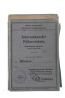 Ausweise, Mitgliedsbücher und Mitgliedskarten
 13x verschiedene Ausweise mit u.a. Wehrpaß, Internationaler Führerschein, Handwerkskarte, Kennkarte, A...