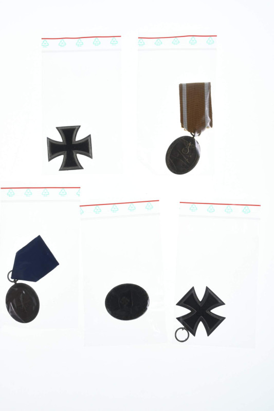 Militaria Nachlässe
 Nachlass eines Leutnants des 2./Pz.Gren.-Rgt. 5 mit u.a. E...