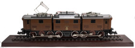 Märklin Spur I Sondermodelle
 Spur I E-Lok EG 589 der Deutschen Reichsbahn in braun, schweres Modell auf Sockel, limitiert auf 2.000 St., Vitrinenmod...