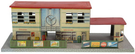 Unbekannte Hersteller
 Schöner Bahnhof, 50er Jahre, ca. 40 x 16 x 13 cm (L x B x H), sehr detailreich , ordentliche Erhaltung