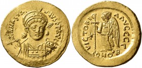 Anastasius I, 491-518. Solidus (Gold, 20 mm, 4.47 g, 6 h), Constantinopolis, 498-518. D N ANASTASIVS P P AVG Pearl-diademed, helmeted and cuirassed bu...