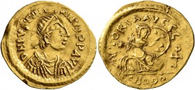 Justinian I, 527-565. Semissis (Gold, 18 mm, 1.98 g, 7 h), Constantinopolis. D N IVSTINIANVS P P AVG Pearl-diademed, draped and cuirassed bust of Just...