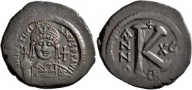 Justinian I, 527-565. Half Follis (Bronze, 30 mm, 10.28 g, 11 h), Theoupolis (Antiochia), RY 6 = 541/542. D N IVSTINIANVS P P AVI Helmeted and cuirass...