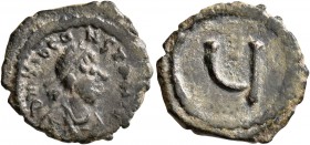 Tiberius II Constantine, 578-582. Pentanummium (Bronze, 18 mm, 2.36 g, 12 h), Constantinopolis. δ m Tib CONSTANT Diademed, draped and cuirassed bust o...