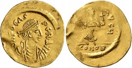 Phocas, 602-610. Semissis (Gold, 19 mm, 2.20 g, 7 h), Constantinopolis, circa 607-610. D N FOCAS PЄR AVG Pearl-diademed, draped and cuirassed bust of ...
