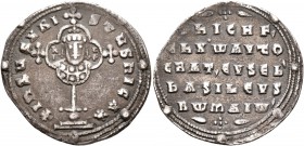 Nicephorus II Phocas, 963-969. Miliaresion (Silver, 23 mm, 2.66 g, 7 h), Constantinopolis. +IҺSЧS XRISTЧS ҺICA✱ Cross crosslet set upon globus above t...