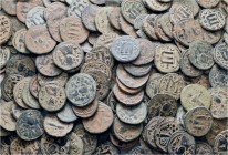 A lot containing 204 bronze coins. All: Arab-Byzantine. Fine to very fine. LOT SOLD AS IS, NO RETURNS. 204 coins in lot.


From a collection of Ara...