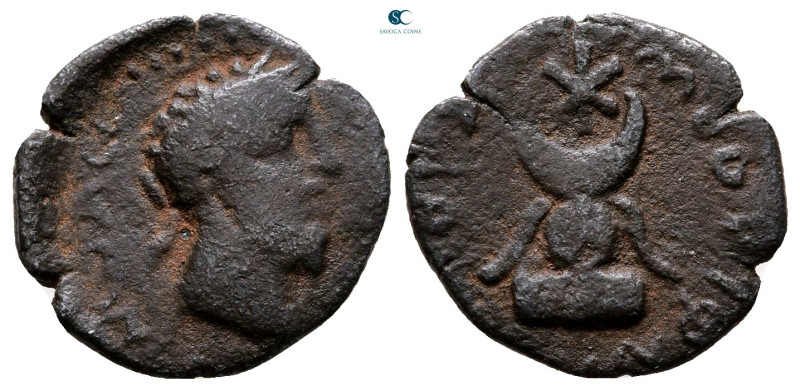 Mesopotamia. Carrhae. Commodus AD 180-192. 
Bronze Æ

16 mm, 1,58 g



Ne...