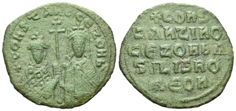 Constantine VII with Zoe, 913-959 Follis Constantinople 913-959, Æ 27.00 mm., 5....