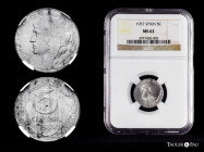 II Republic (1931-1939). 5 centimos. 1937. (Cal-3 var). Fe. Large bust. With pellet right of the date. Slabbed by NGC as MS 62. NGC-MS. Est...50,00. ...